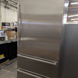 Liebherr CS2090
36 Inch Freestanding Bottom Mount Refrigerator