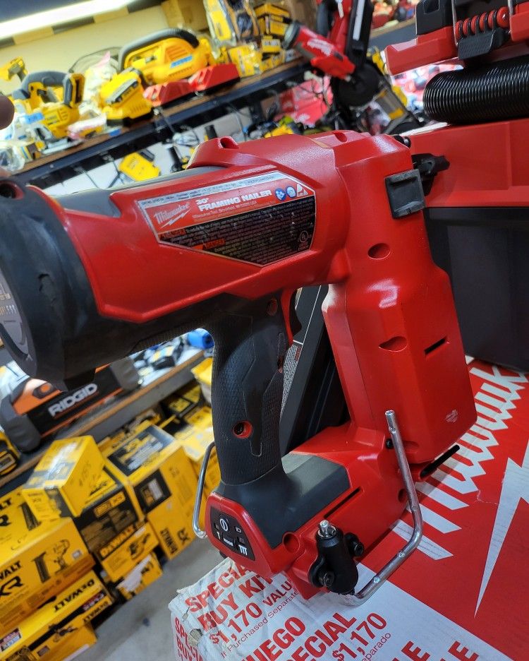 MILWAUKEE M18 CORDLESS FRAMING NAILER 30° IN. FUEL BRUSHLESS $239 USED