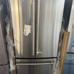 CAFÉ™ ENERGY STAR® 18.6 Cu. Ft. Counter-Depth French-Door Refrigerator