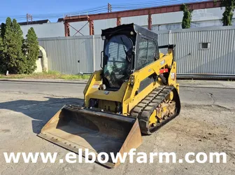 Clean Machine2023 Bobcat T770 Track Skid Steer