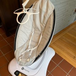 4moms MamaRoo baby chair 