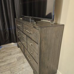 Dresseser With Mirror 