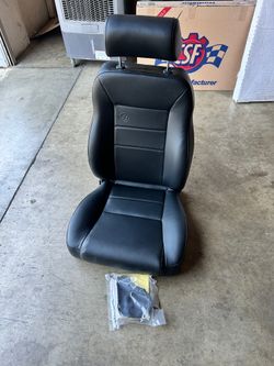 Bestop 39450-01 Pro Vinyl Front Passenger Seat Black for 76-06 Jeep CJ7/Wrangler
