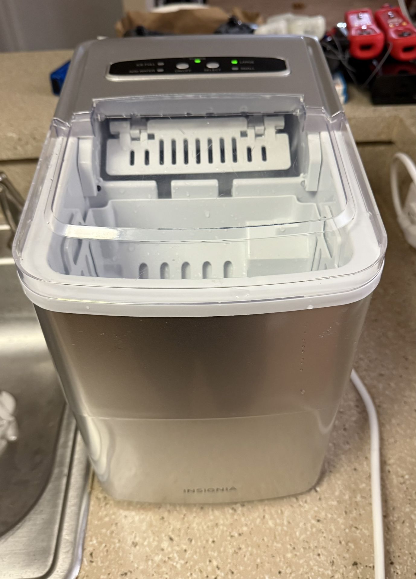 Insignia Icemaker