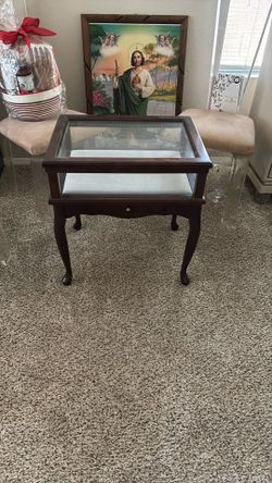 Collectible display table from Bombay company probably 1980s