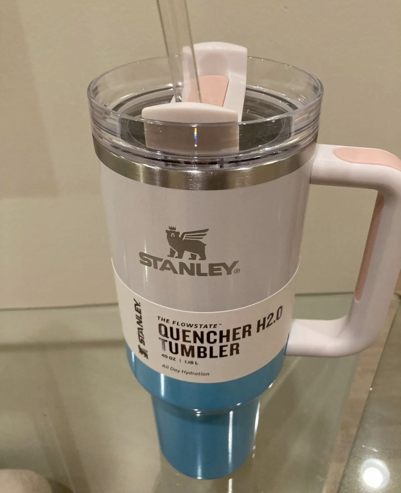 New Stanley Quencher H2.0 Flowstate 40oz Tumbler Poolside Blue Ombre for  Sale in Scottsdale, AZ - OfferUp