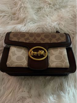 Carteras hermosas y bonitas carteras para regalarlas en un cumpleaños, o una ocasión especial no le piden nada. A R son idénticas.