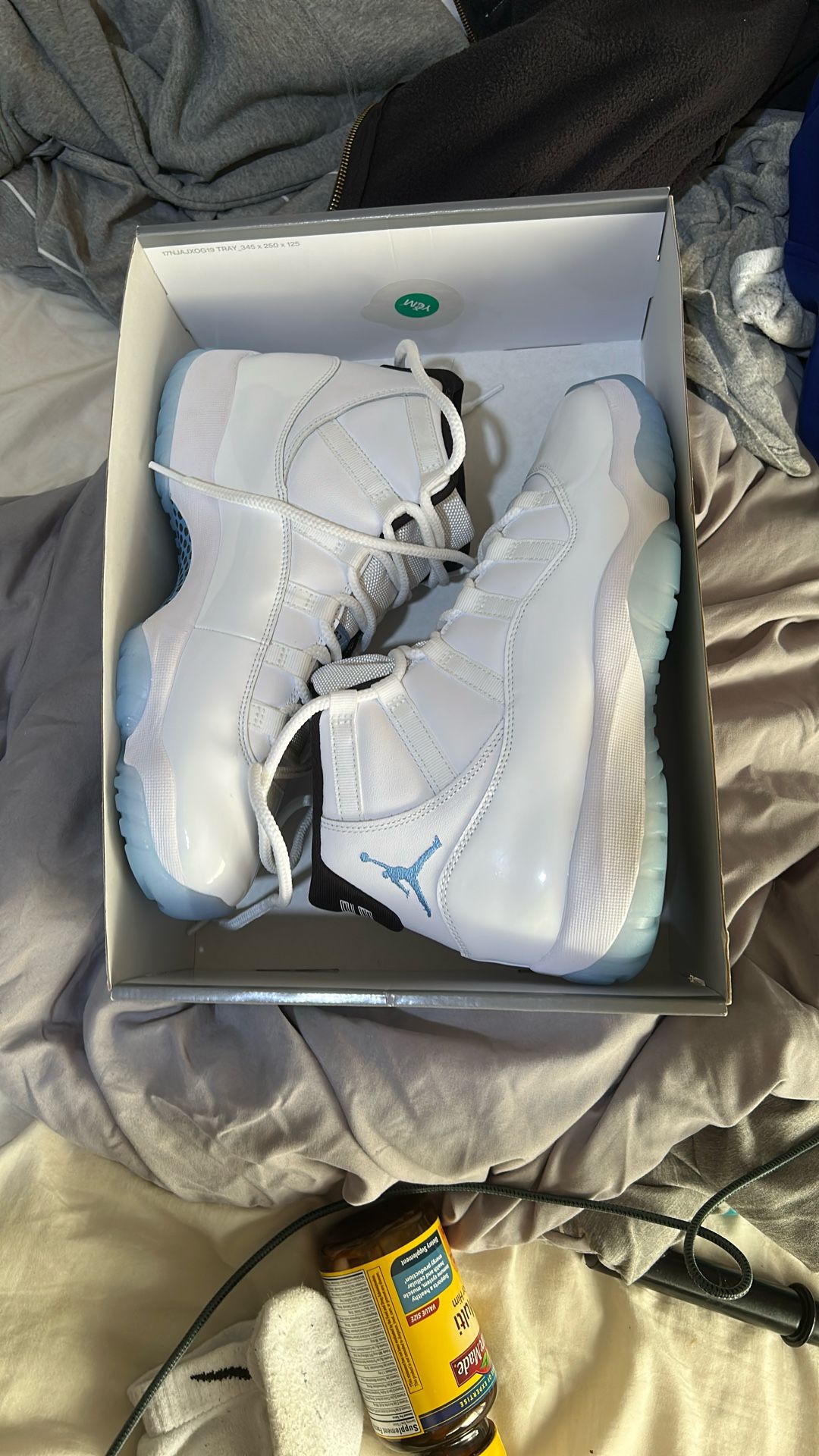 Jordan 11 Legend Blue