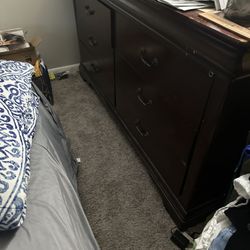 Queen Bed Suite 