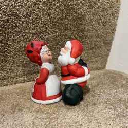 Vintage Kissing Santa And Mrs Claus Salt And Pepper Shakers -