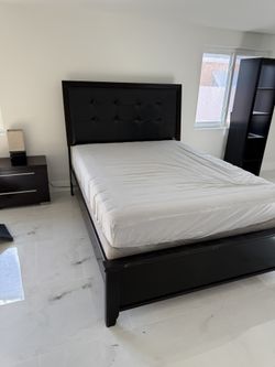 Queen Solid Wood Bed 