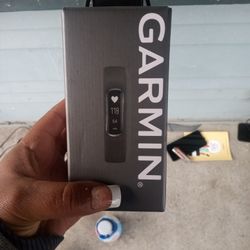 Brand New Garmin Vivosmart 4 Smart Activity Tracker Watch 