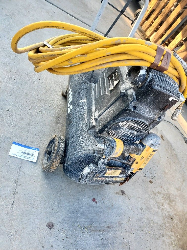 HUSKY CONPRESOR ( 8 ) GAL  150 PS Used Works Good  ? Usado 8 Galones  3 Piesaz CONPRESOR Mangera Pistola De Clavos 