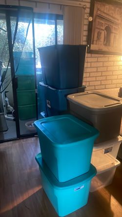 Plastic Sterilite boxes