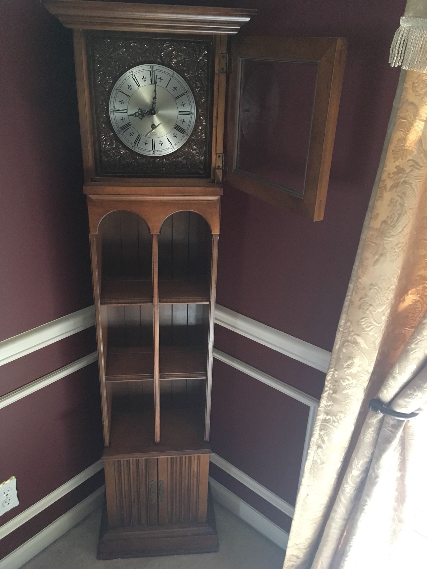Antique grandmother clock with key