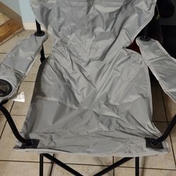 4 Complete Folding Lawn Chairs With Canvas Bags