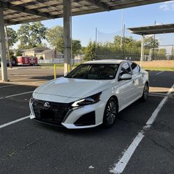 2023 Nissan Altima SV Premium Package