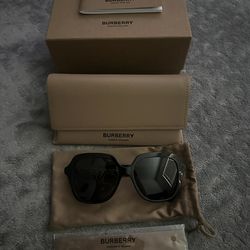 Burberry women sunglasses
