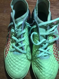 Indoor soccer shoes