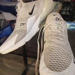 Nike Air Max 270 Mens SIZE 12 Limited Edition 