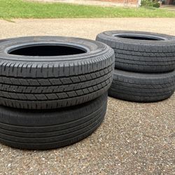 Tires 215/70R16 in very good condition 