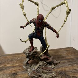 Marvel Premier Collection: Avengers Infinity War Spider-Man 