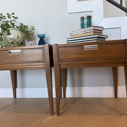 Vintage mid Century Modern Nightstand Pair