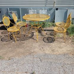 MidCentury Iron Mesh Bistro-Style Table & 4 Chairs Ice-Cream Parlor Style 1960s
