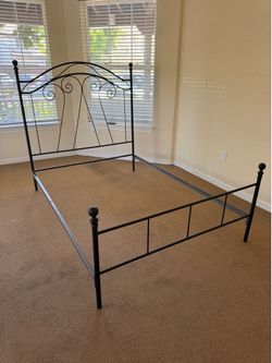 Queen Size Wrought Iron Bed Frame Set