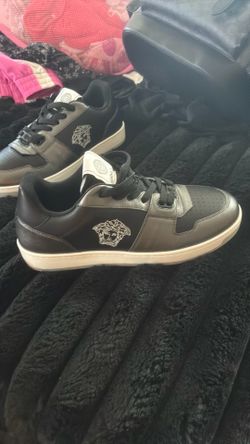 Medusa Low-Top Sneakers (Size9.5)