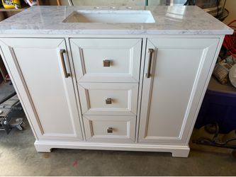 Bathroom vanity 42”