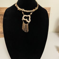 Necklace / Collar.