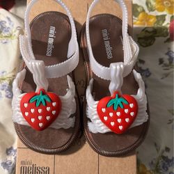 Mini Melissa size 8 for toddlers