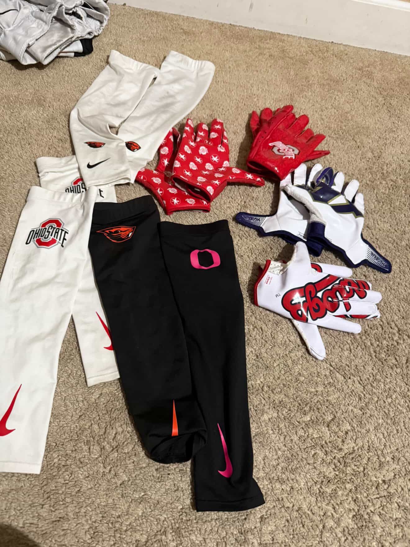 college gloves arm sleeves