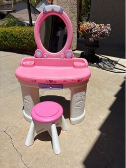 Little girls vanity set