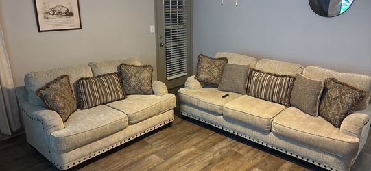 Cream couch set