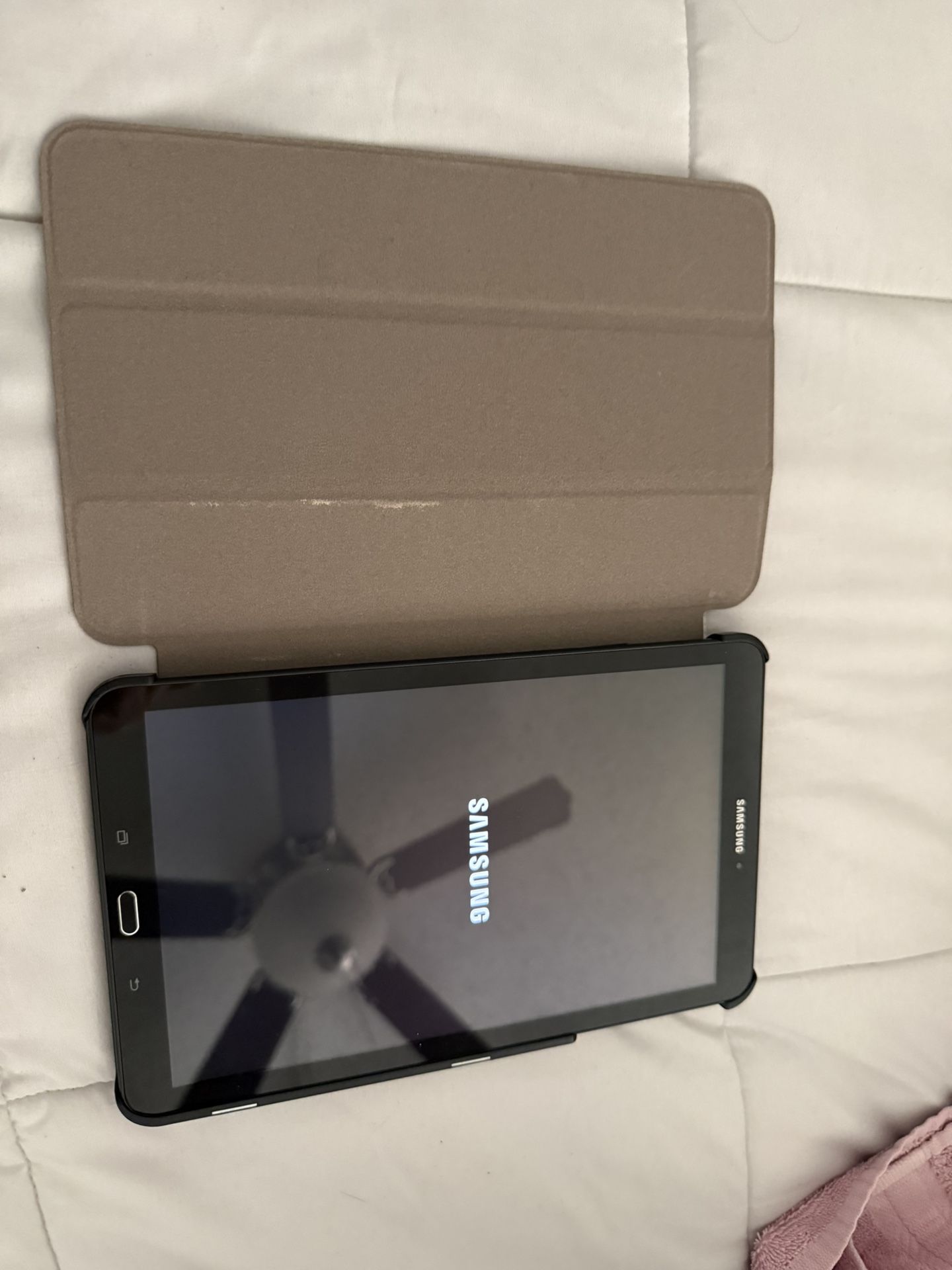 SAMSUNG Galaxy Tab E
