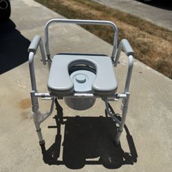 Commode seat.    NEW.   