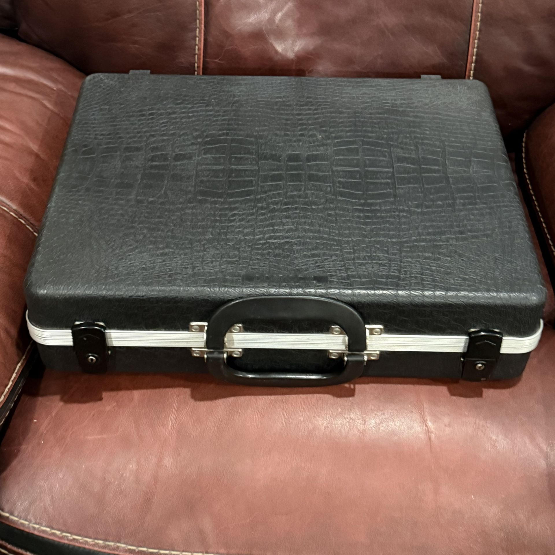 Vintage DOSKOCIL Black Hard Shell Carrying Case • Faux Croc Texture • Foam Interior • 14” x 18”