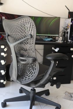 Herman Miller Mirra Mesh Office / Desk Chair