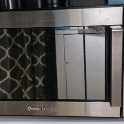MAGIC CHEF MICROWAVE 