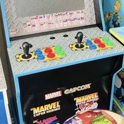 Marvel arcade machine + stool