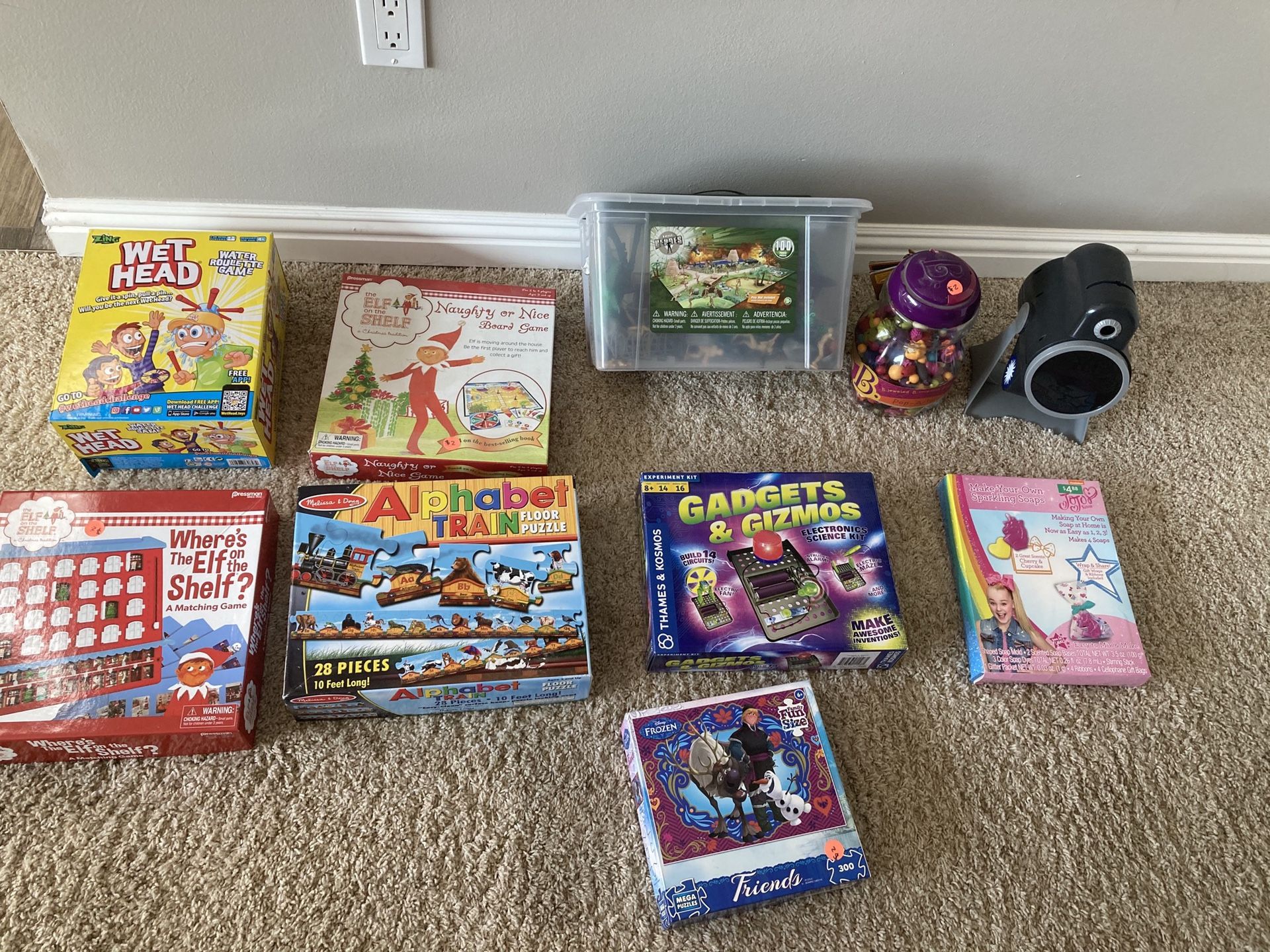 Games/ puzzles/ toys