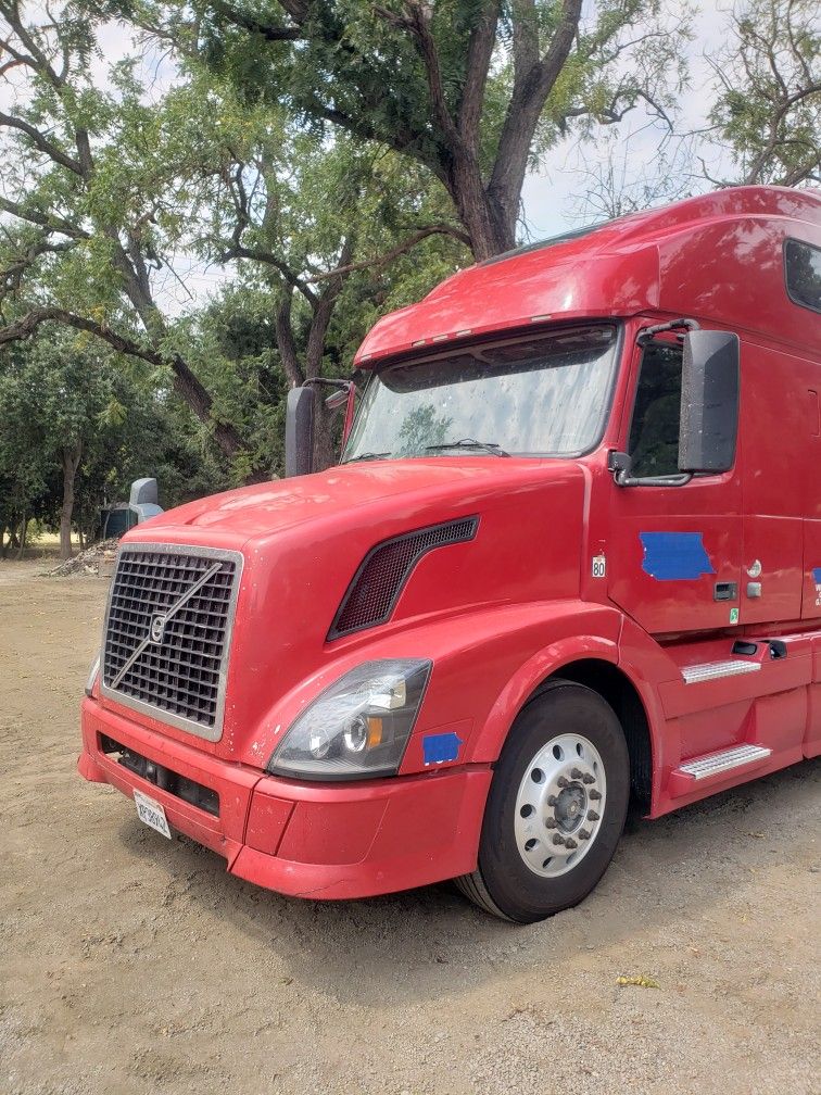 2014 Volvo 680 VNL 13 Eaton Transmission 