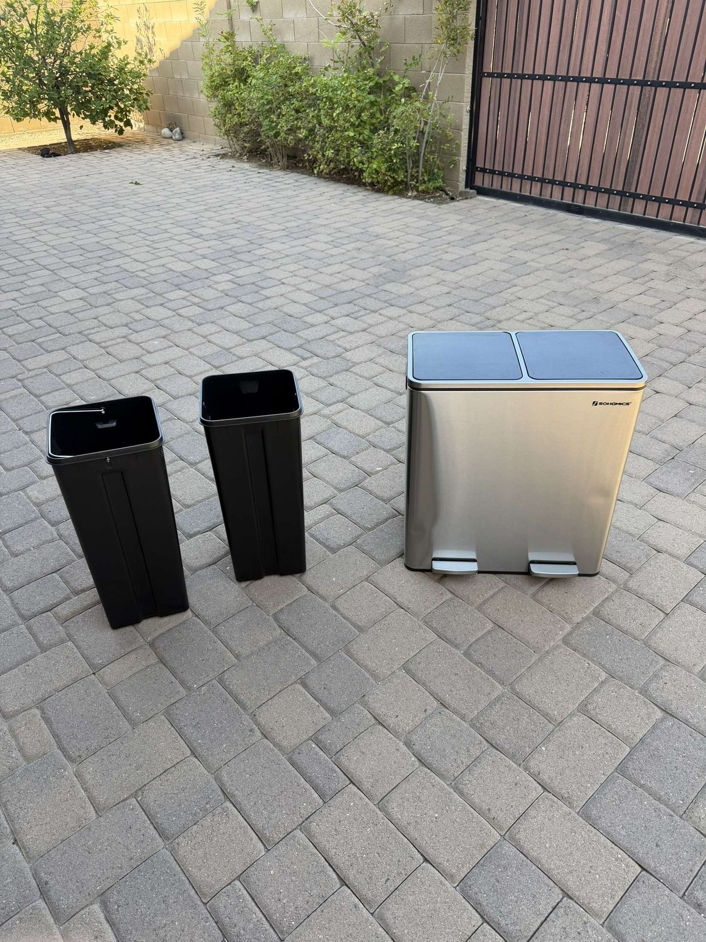 SONGMICS Trash Can