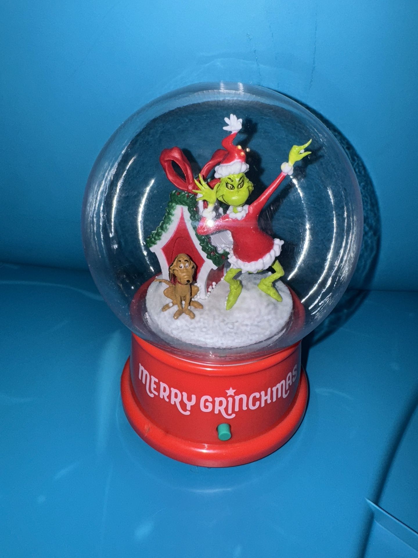 Grinch Snowglobe