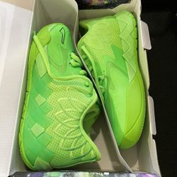 Puma M.E.L.O’s size 7 junior NEW Green Gecko-Castlerock