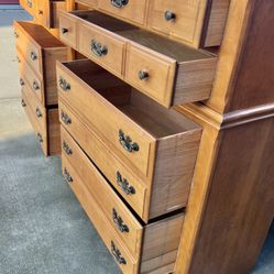 Dresser/ Chest Of Drawers