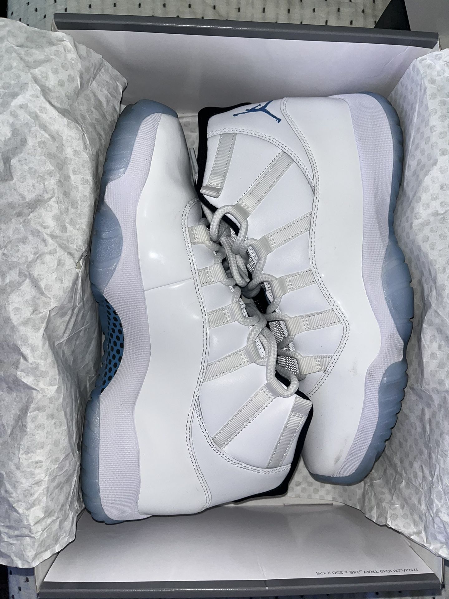 Jordan 11 Legend Blue Size 10.5
