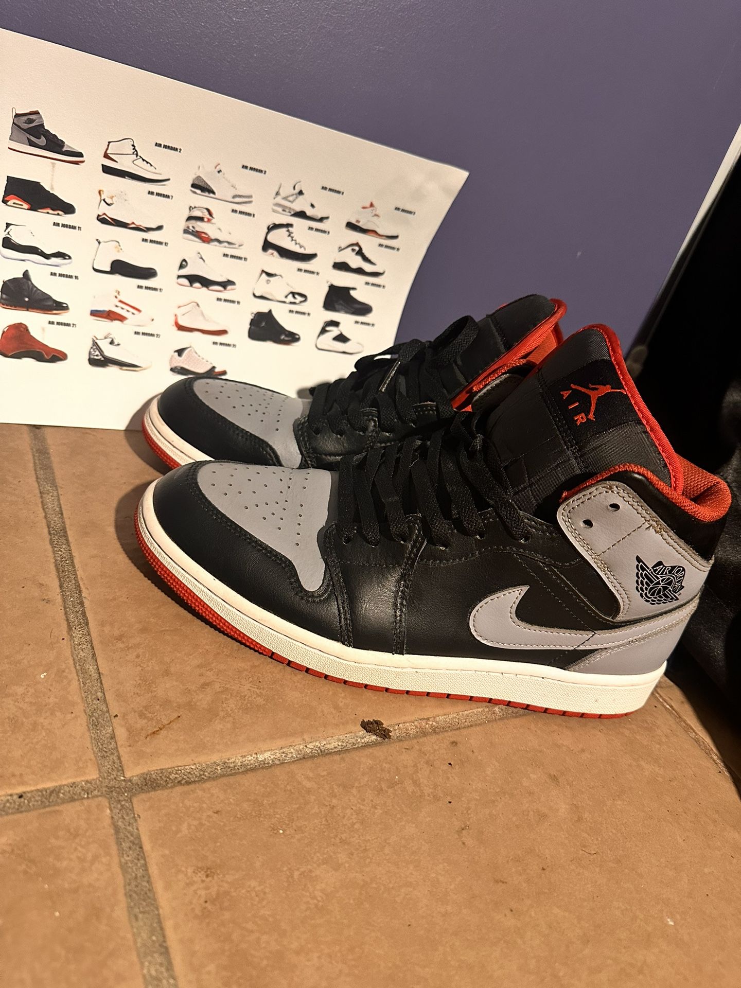 Air Jordan 1 Mid 'Bred Shadow'